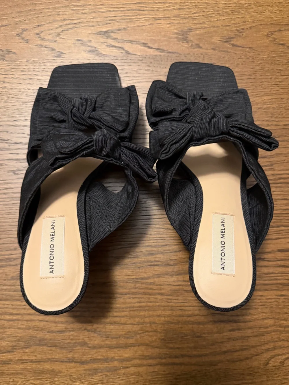 NWB ANTONIO MELANI Ophelia Fabric Black Bow Mules Sandals Size 8 - Picture 3 of 7